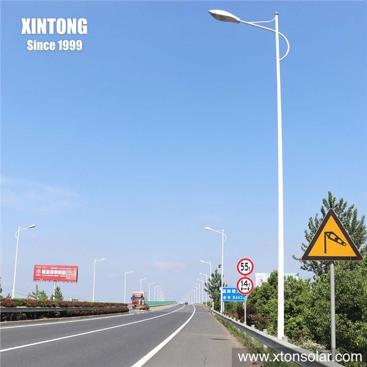 Cột đèn chiếu sáng đường phố